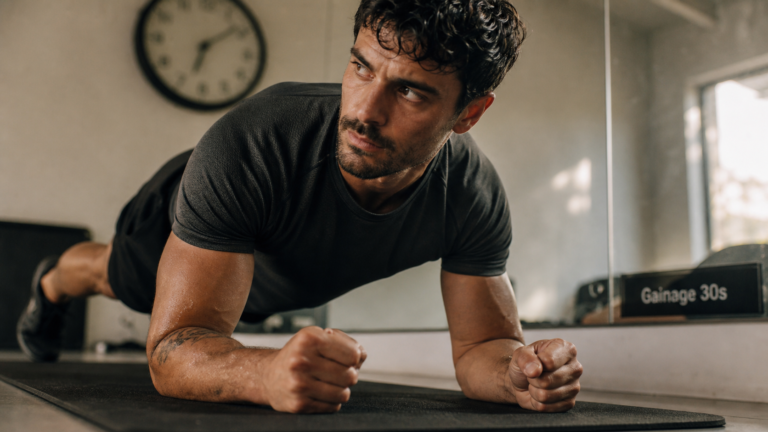 Gainage combien de temps : 30 secondes à plus en plan rapproché